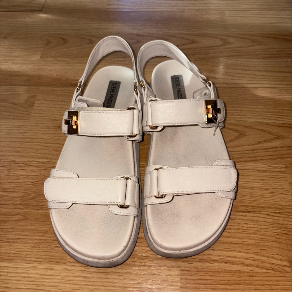 Steve Madden White Platform Sandals with Buckle Straps